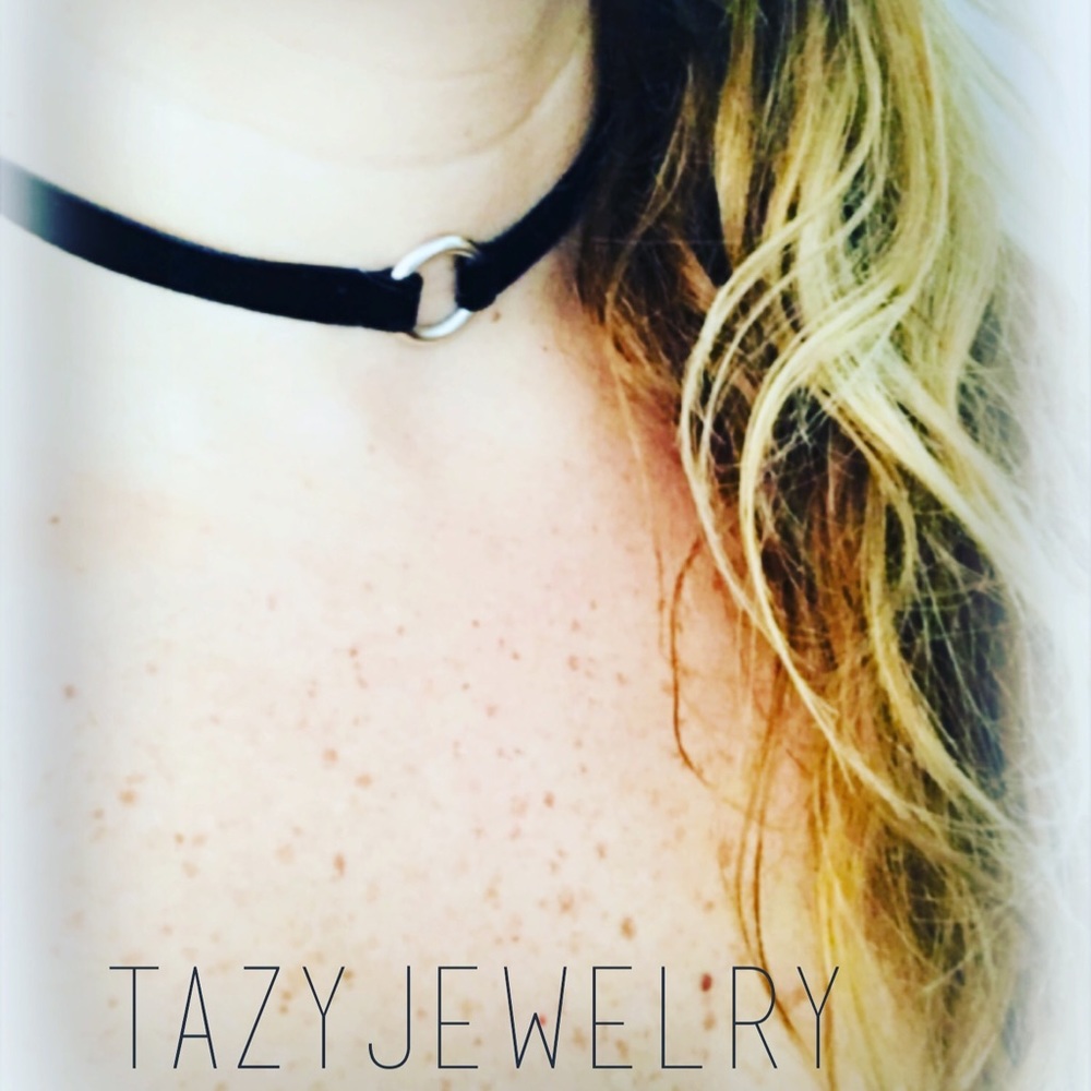 Black choker